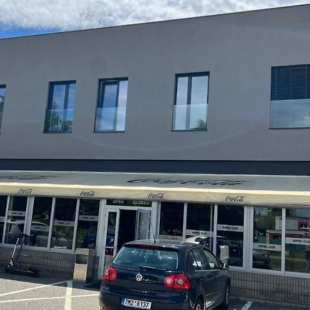 Kamel Club Restaurace A Penzion Olomouc Exteriör bild
